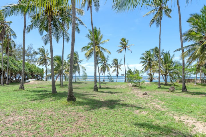 Cape Blush Villa @ Flamboyant — view 1