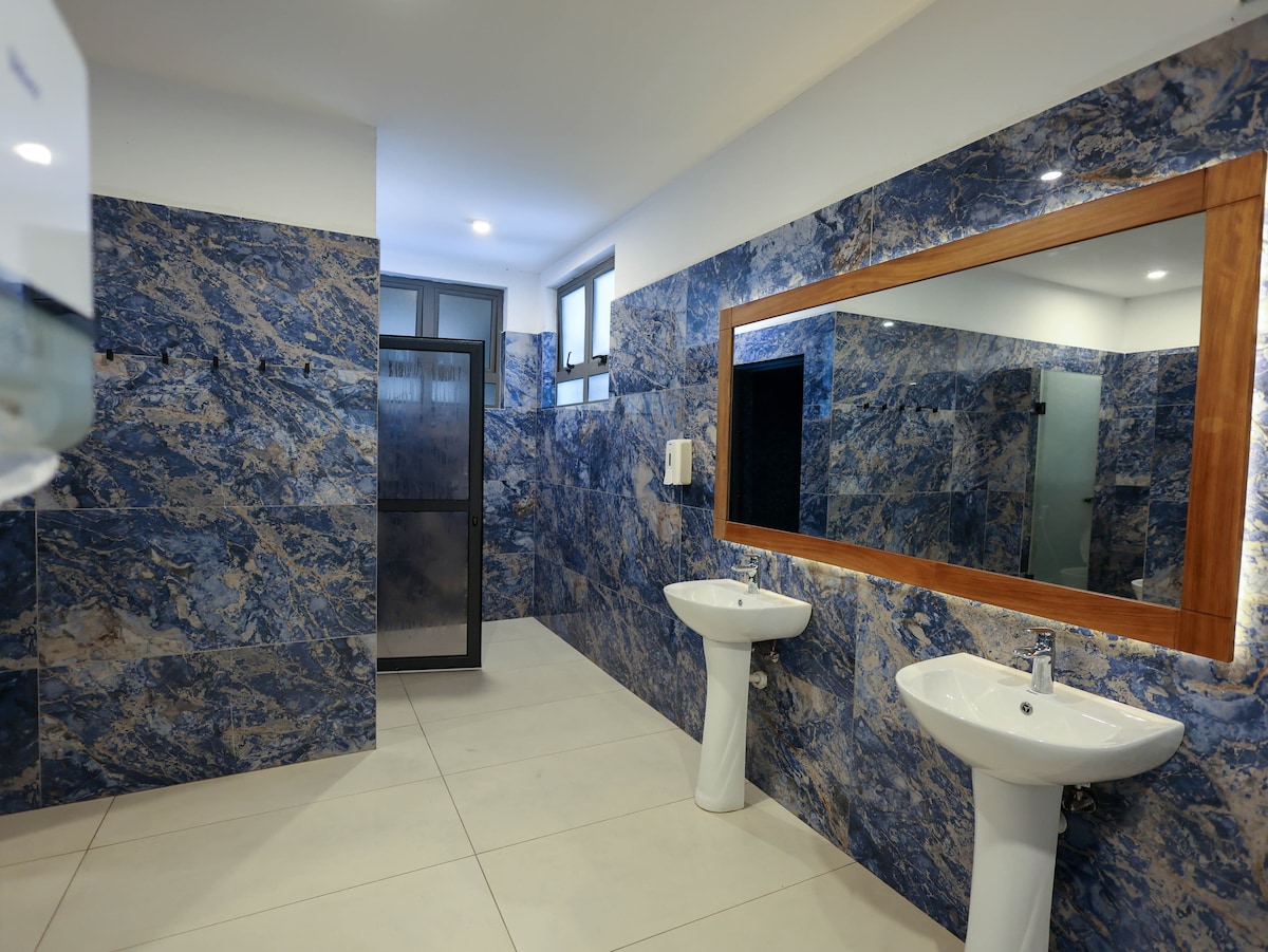 Nauras Exclusive Beachfront, 4BR + DSQ — photo 17