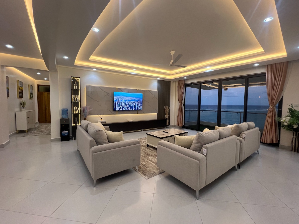 Luxurious 3BR Beach Apartment — view 1