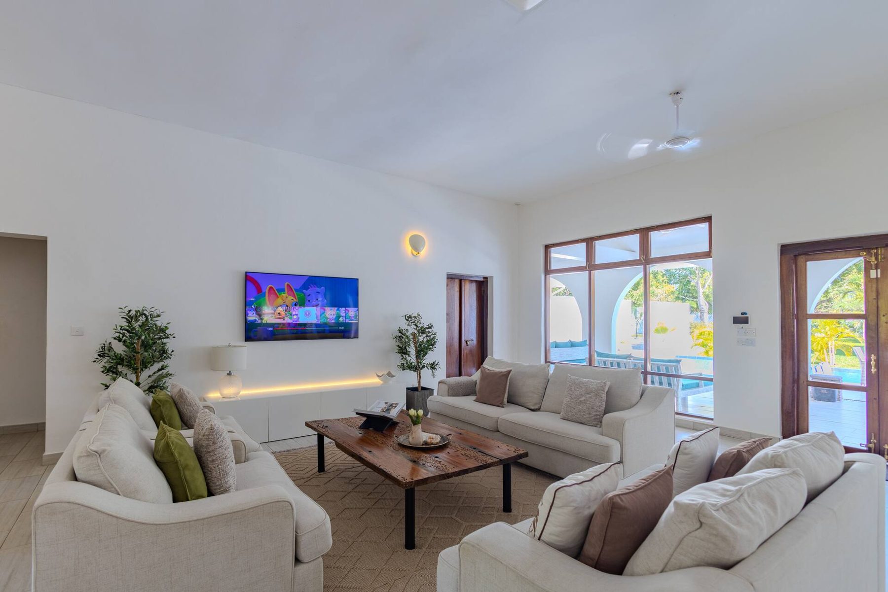 Sky Villa — Luxury Pool Retreat — photo 10