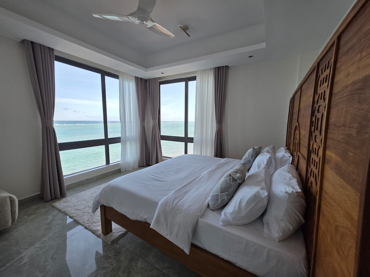 Nauras Exclusive Beachfront, 4BR + DSQ — photo 10