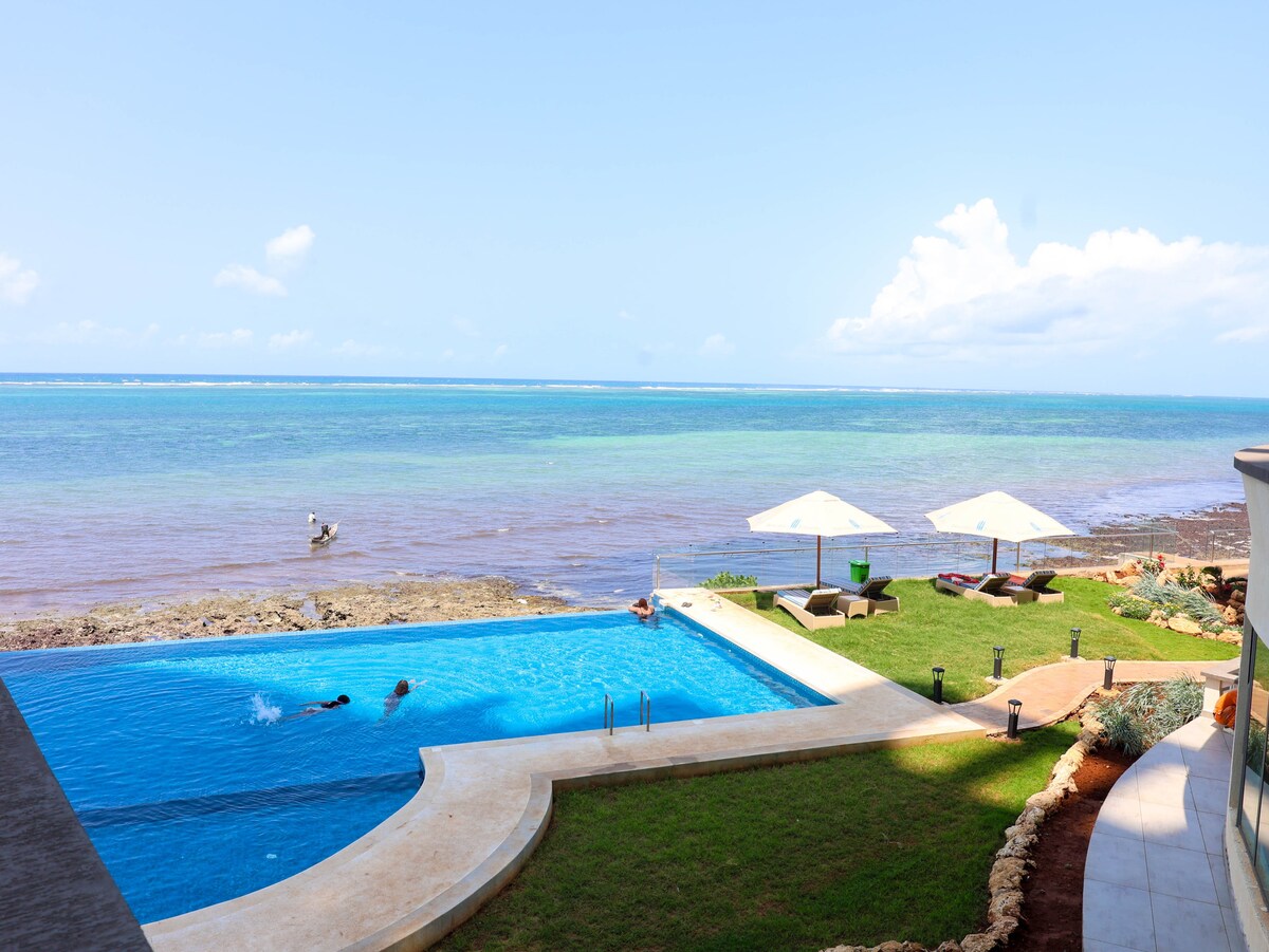 Nauras Exclusive Beachfront, 4BR + DSQ — photo 26