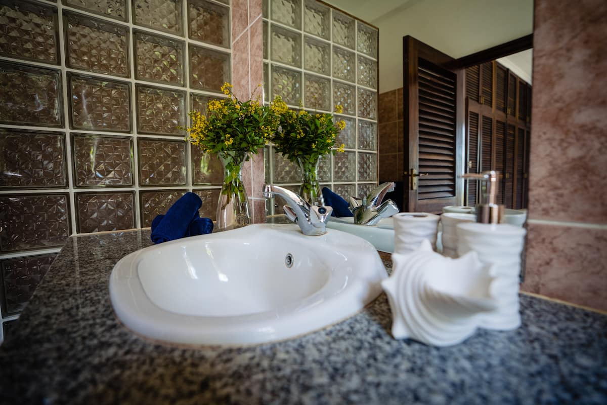 Fumbeni House, 4BR — photo 37