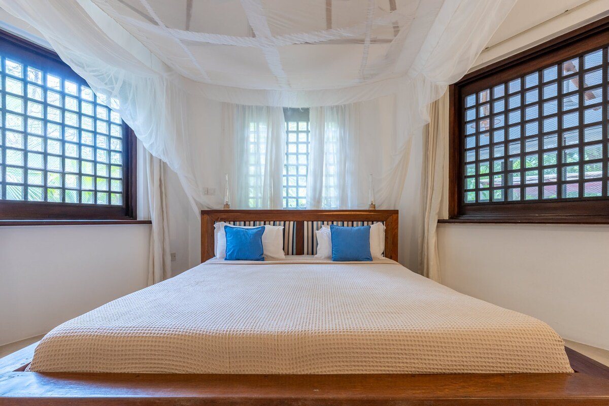 Tequila Sunrise Forest Cabana — photo 25