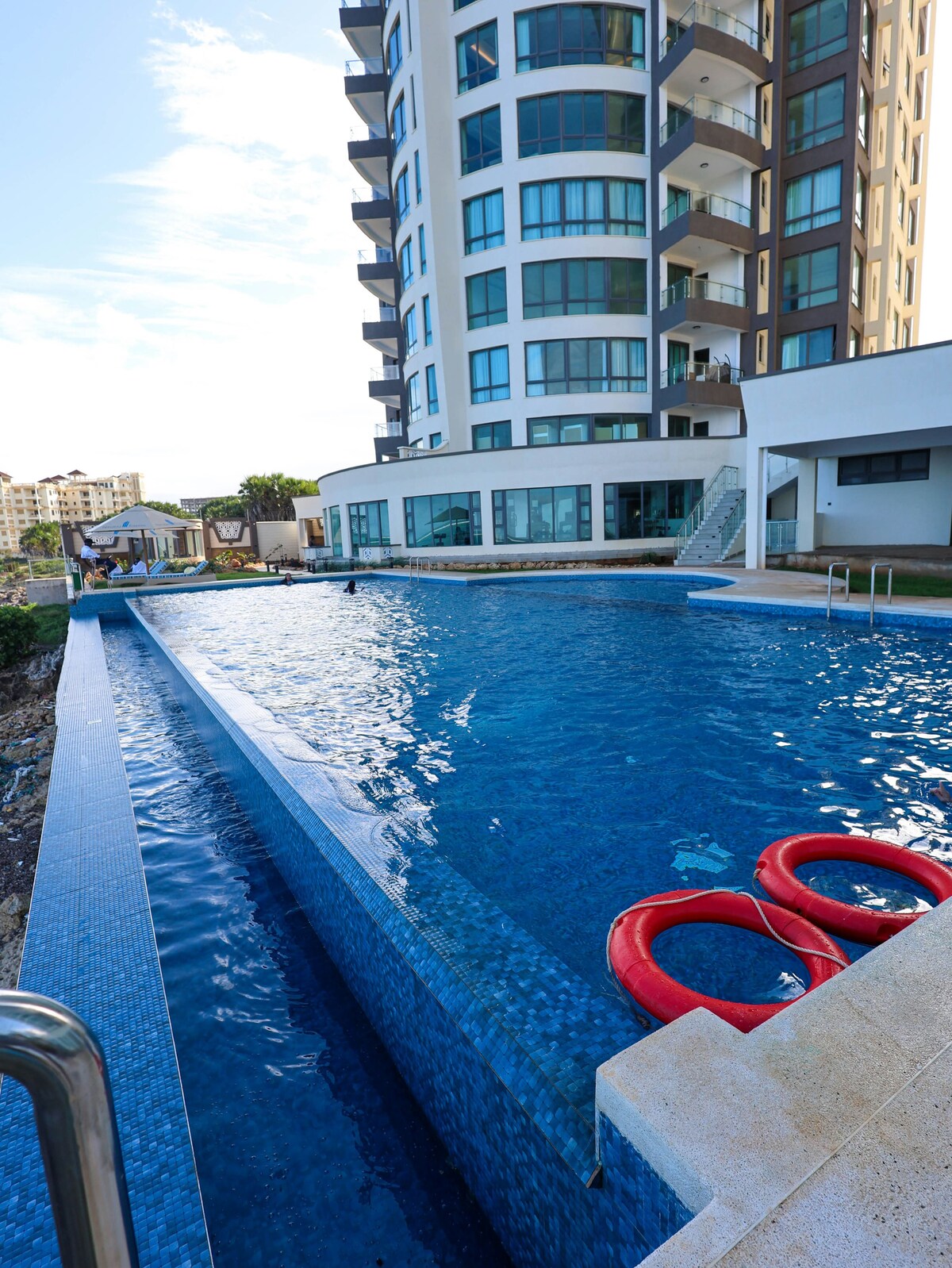 Nauras Towers Beachfront, 4BR — photo 13
