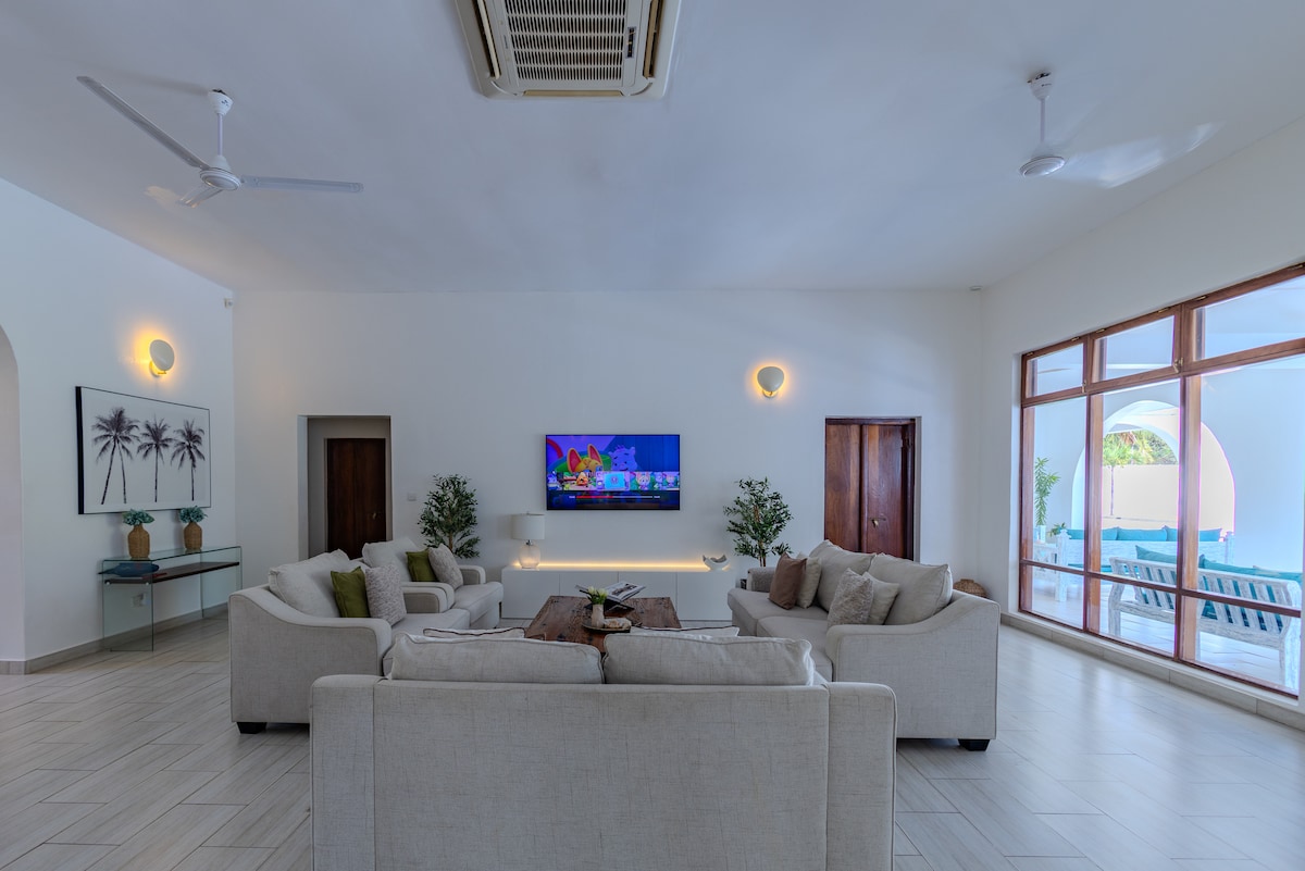 Sky Villa Luxury Pool Retreat, 8BR — photo 23