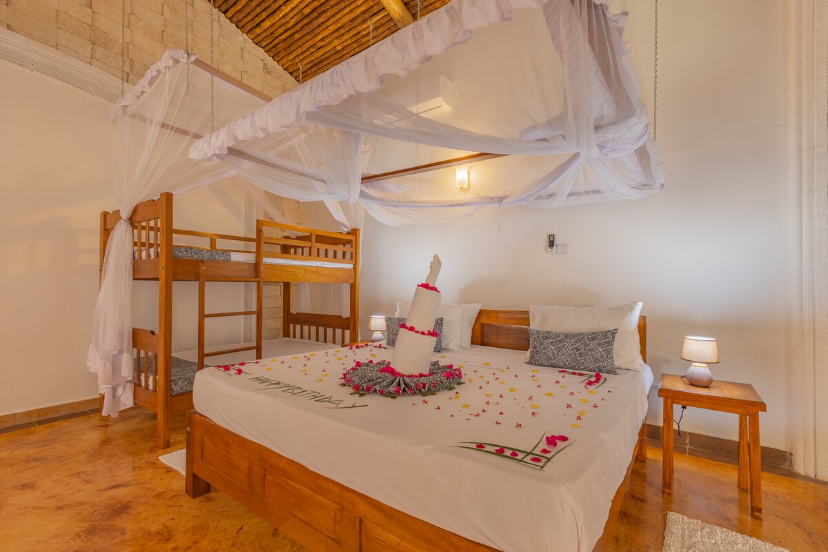 Diani Hilltop Villa, 5BR — photo 40