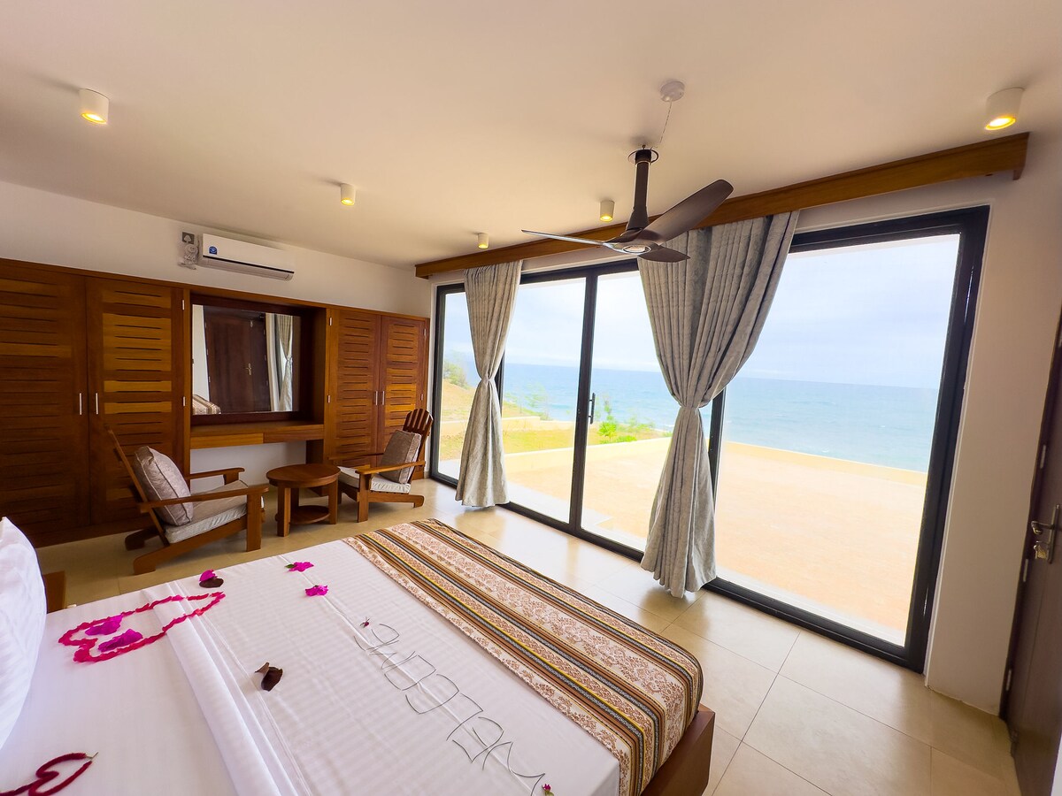 Blue Lagoon Beachfront Villas — photo 12