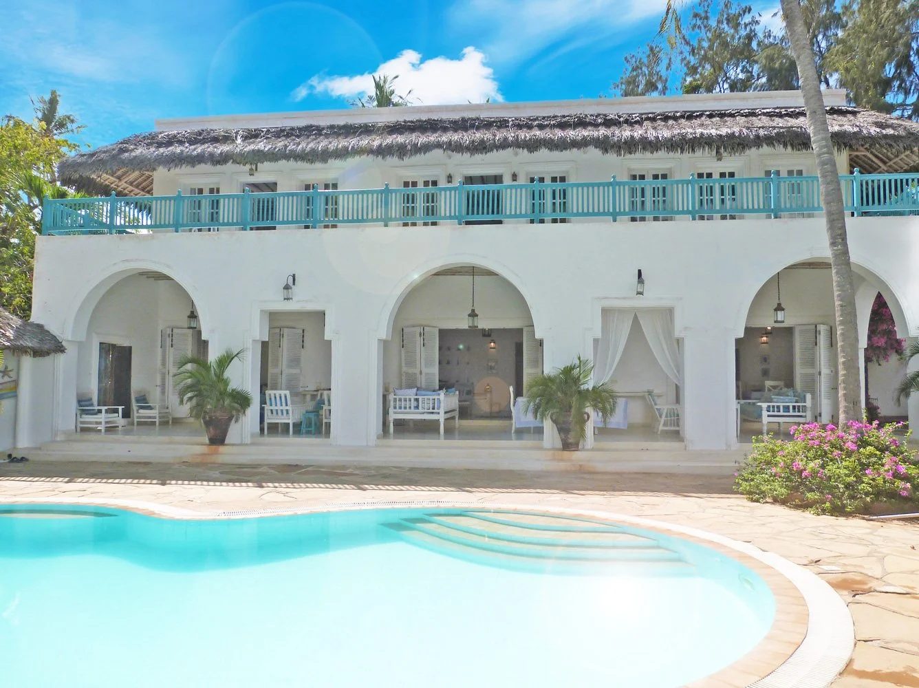 Blue Bay Beach House, 5BR Beachfront — view 1