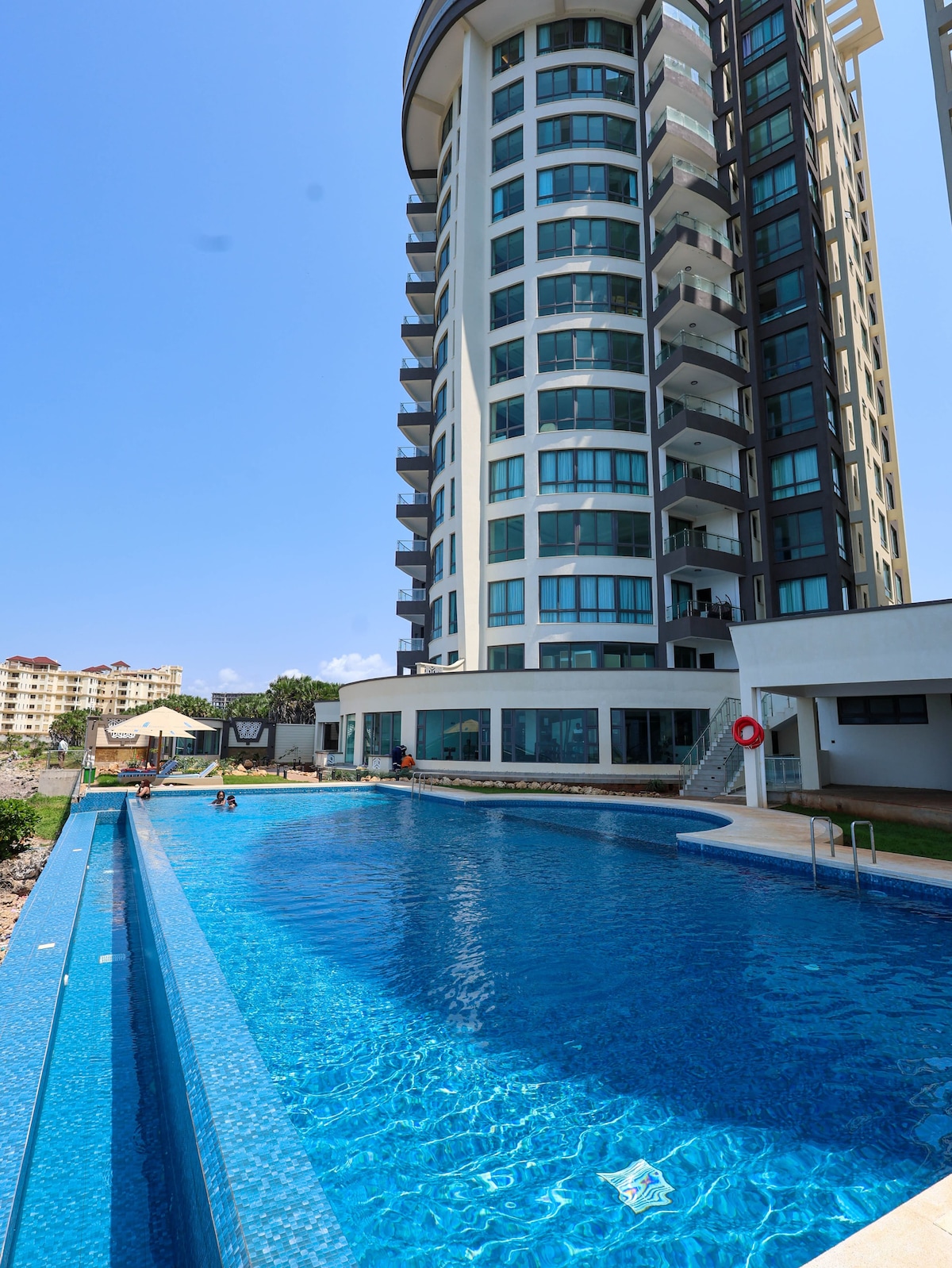 Nauras Towers Beachfront, 4BR — photo 26