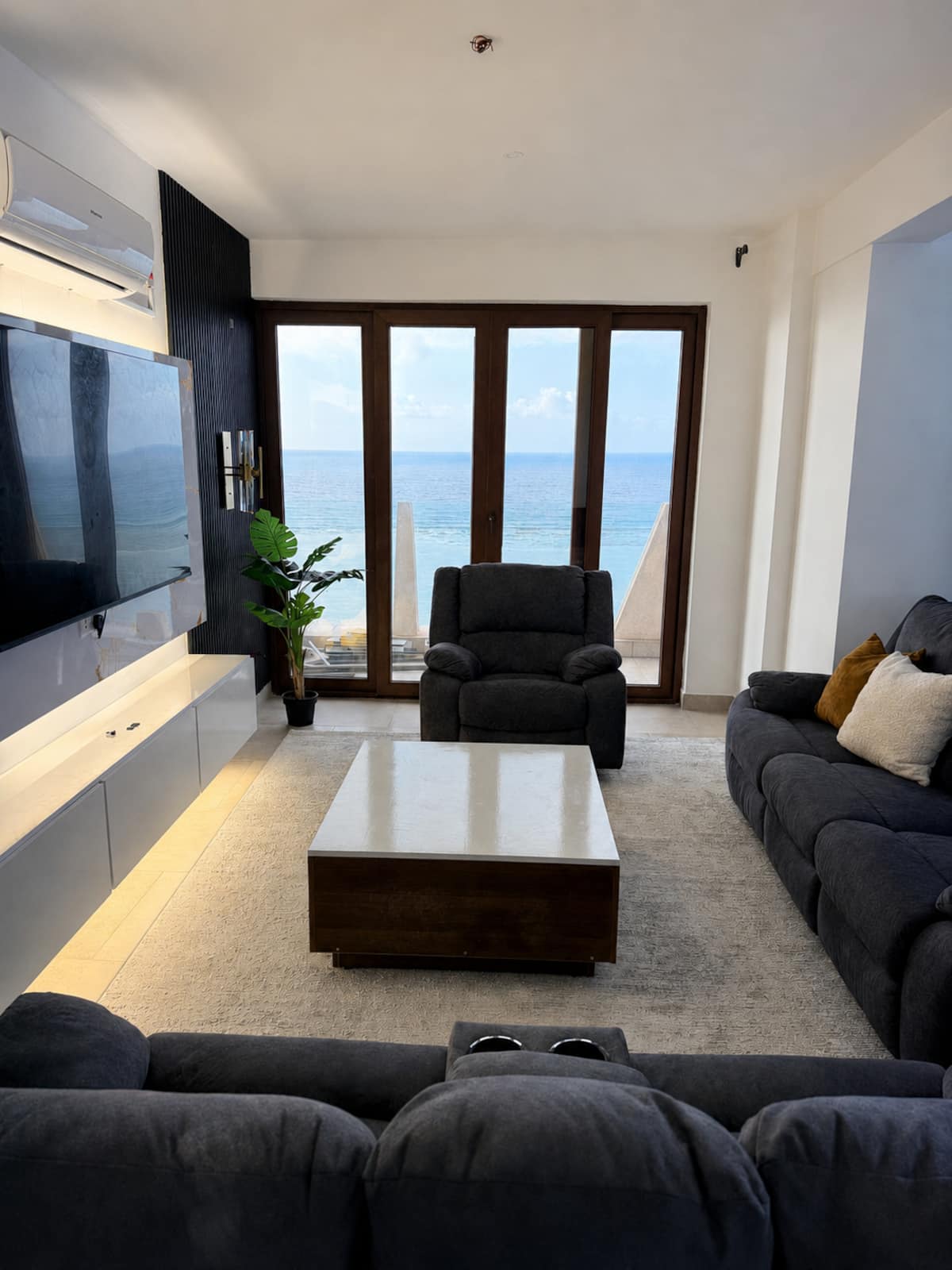 Executive Suite 4BR Penthouse, Sandy Shore — photo 30