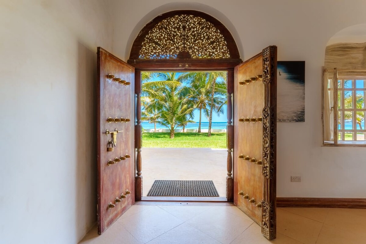 Diani White House - 2 Homes Together, 6BR — photo 11