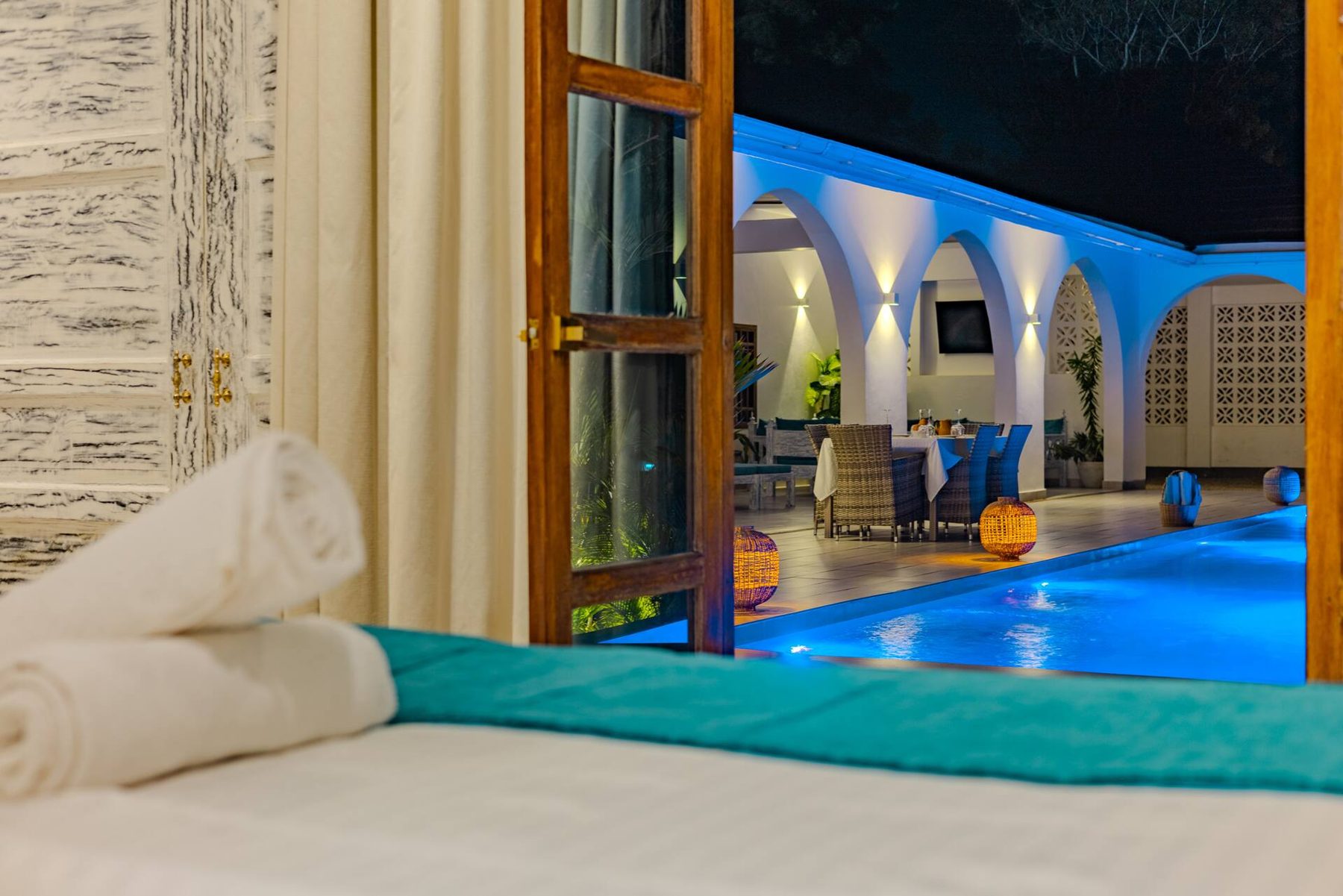 Sky Villa — Luxury Pool Retreat — photo 9