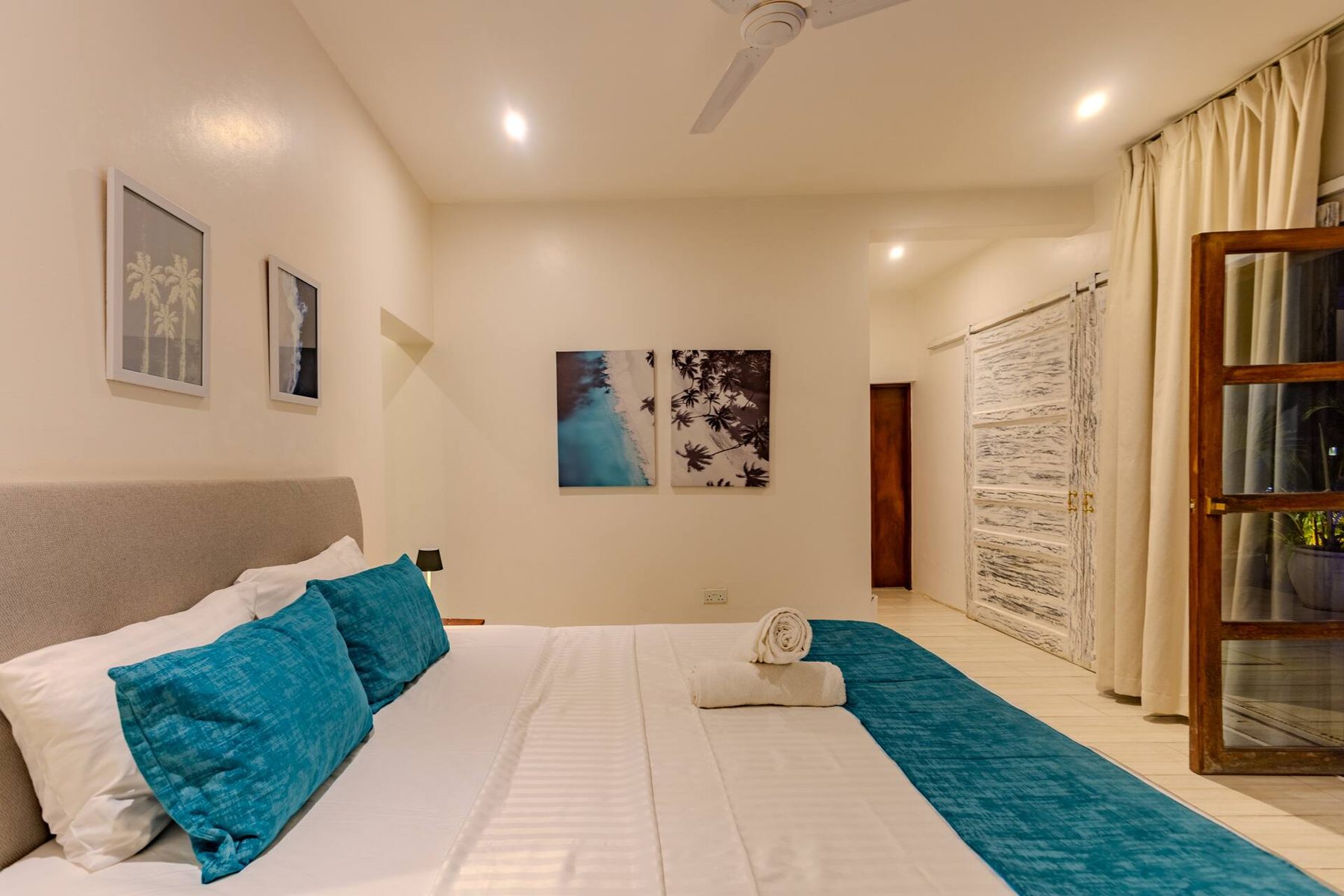 Sky Villa — Luxury Pool Retreat — photo 13