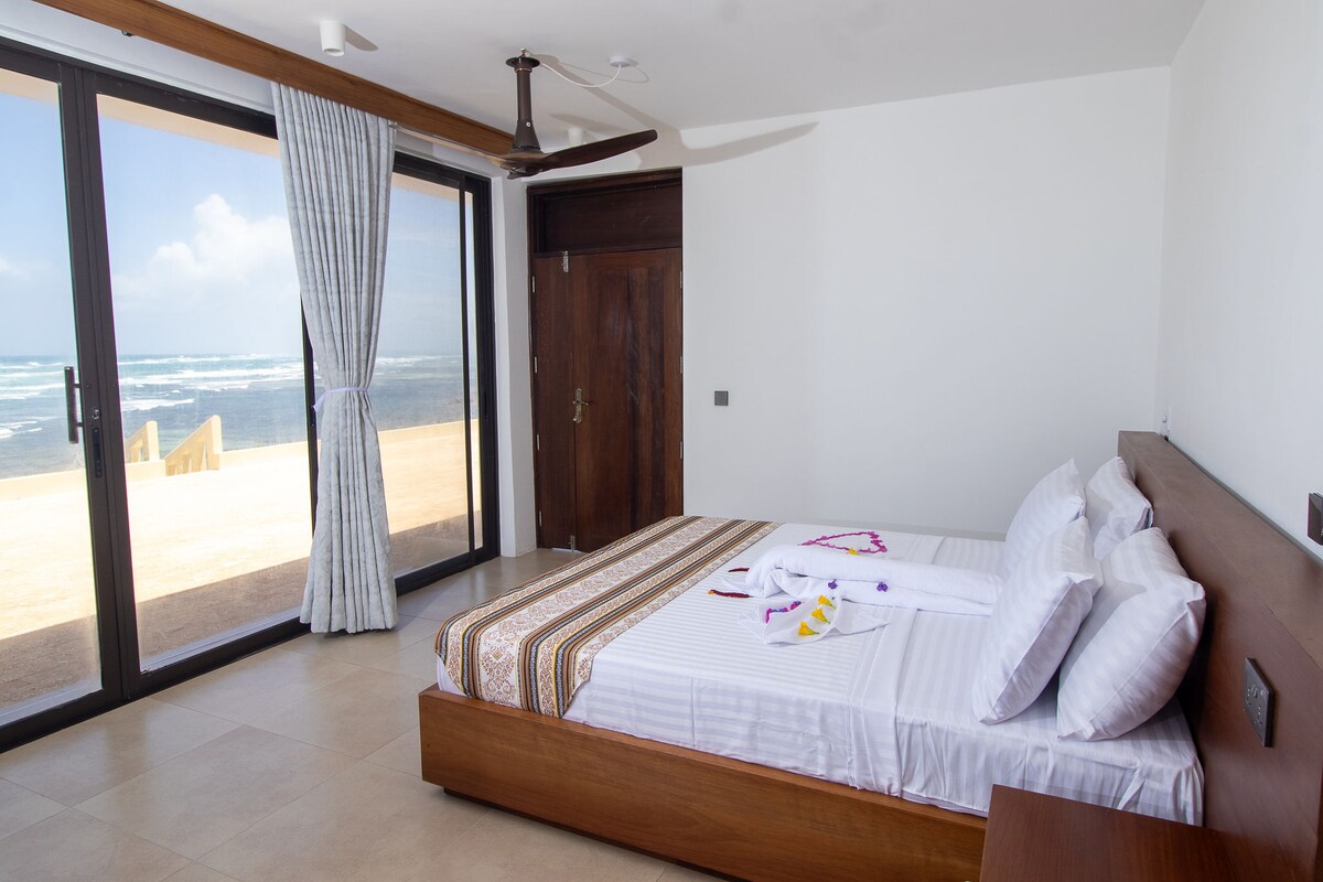 Blue Lagoon Beachfront Villas — photo 25