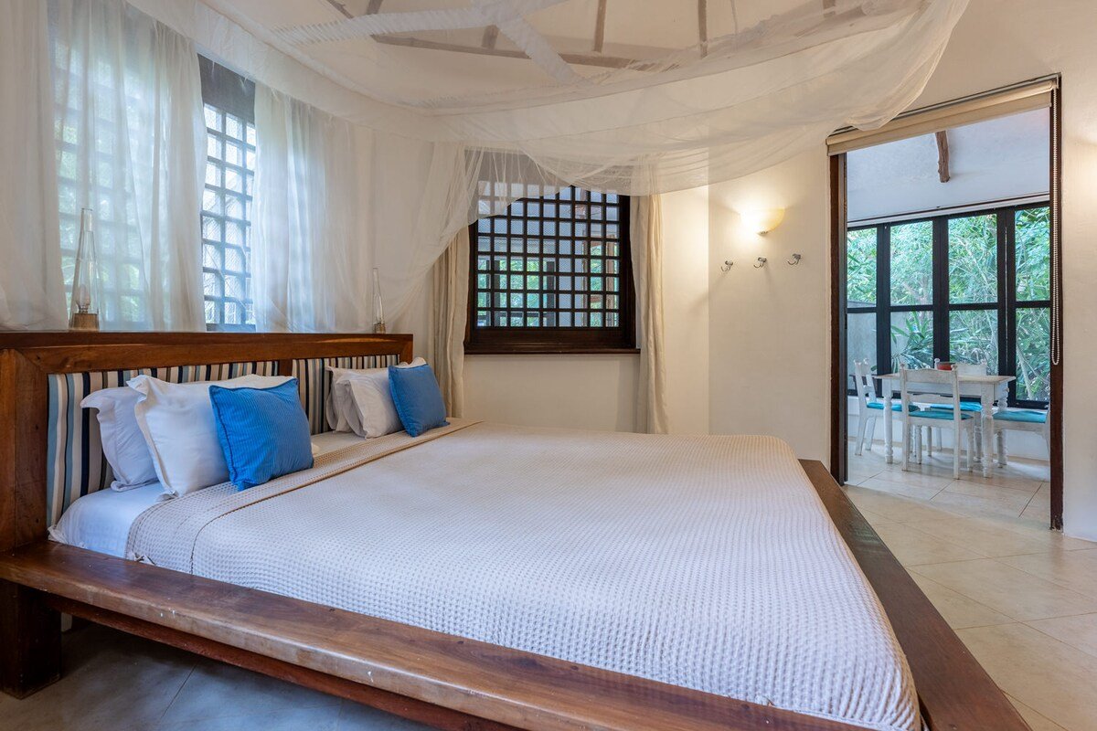 Tequila Sunrise Forest Cabana — photo 27