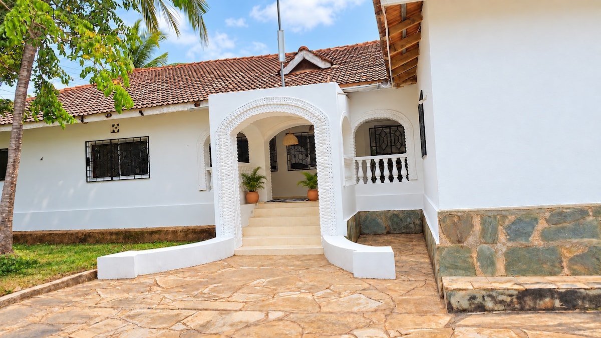 Villa Samawati, 4BR — view 3