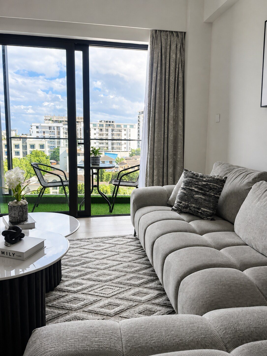 Oceanfront Infinity Pool Apartment — photo 34