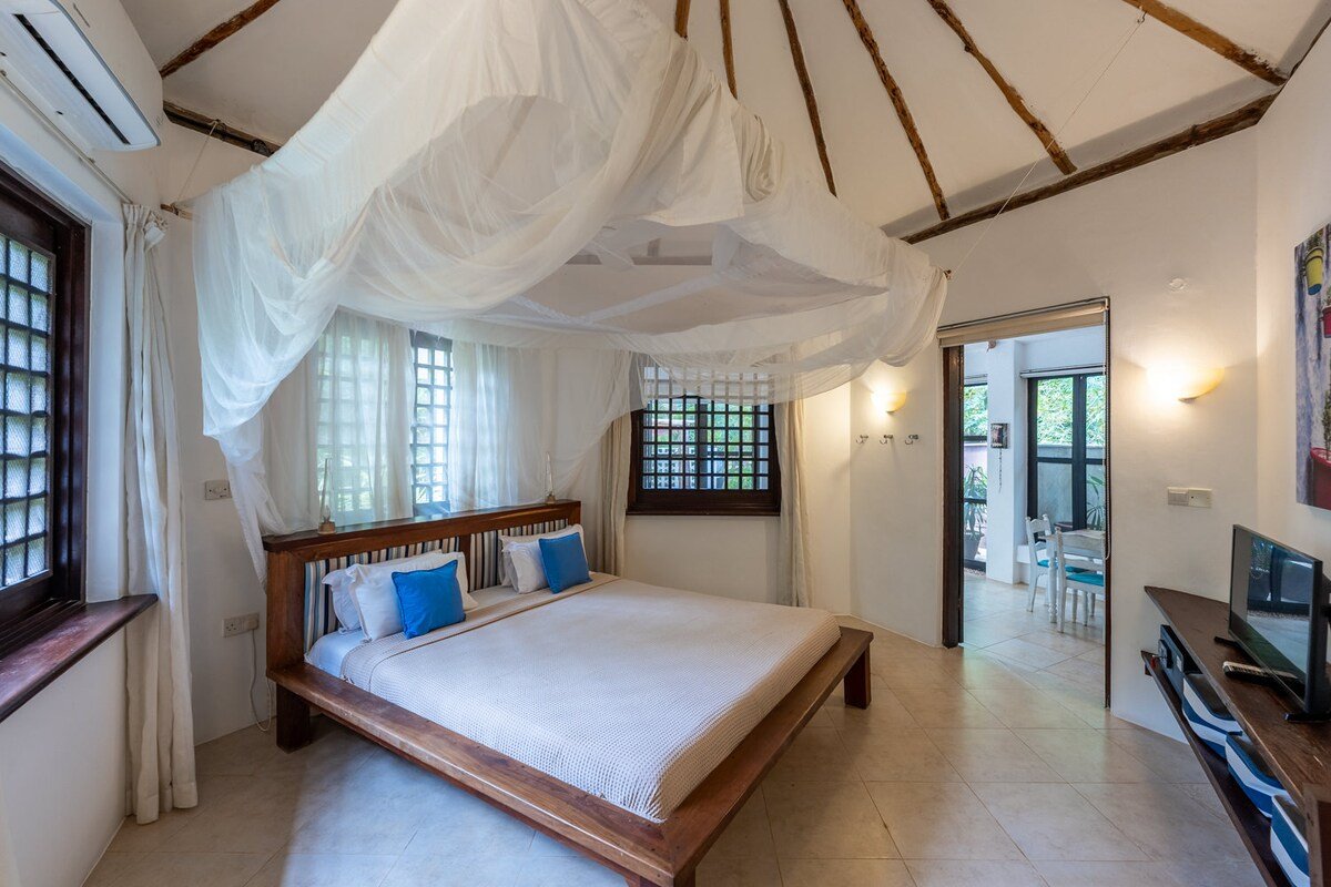 Tequila Sunrise Forest Cabana — photo 24