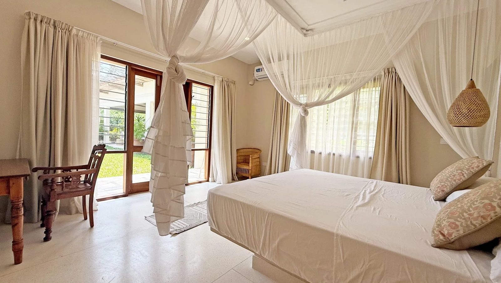 Upepo House, 4BR Mida Forest — photo 14