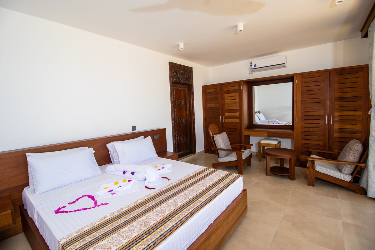 Blue Lagoon Beachfront Villas — photo 11