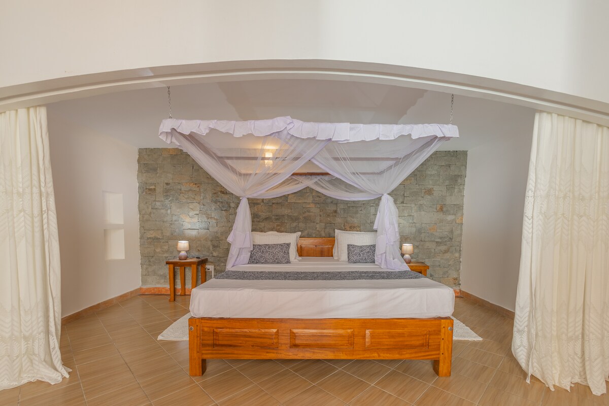 Diani Hilltop Villa, 5BR — photo 27