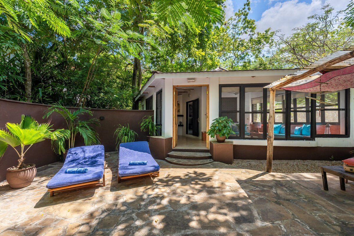 Tequila Sunrise Forest Cabana — photo 39