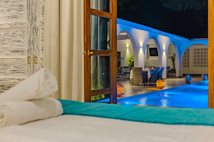 Sky Villa Luxury Pool Retreat, 8BR — photo 21