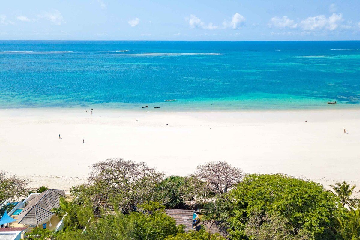 Tequila Sunrise Beach Cabana — photo 2