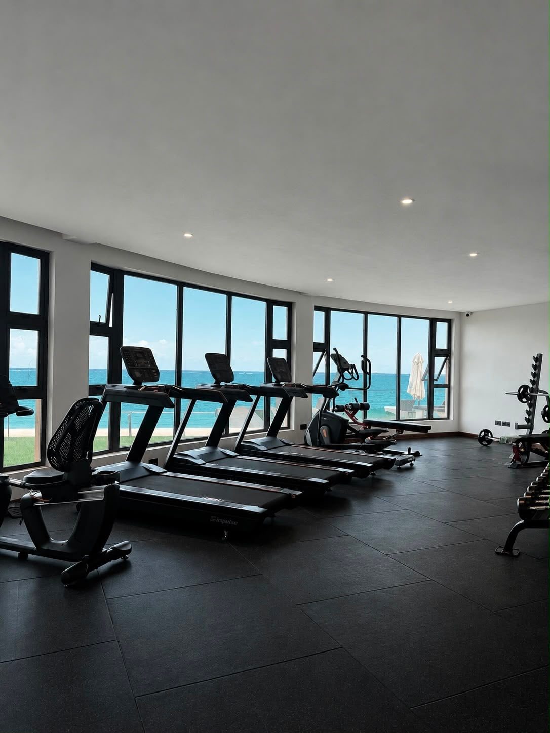 Luxury 3BR Beachfront Escape — photo 38