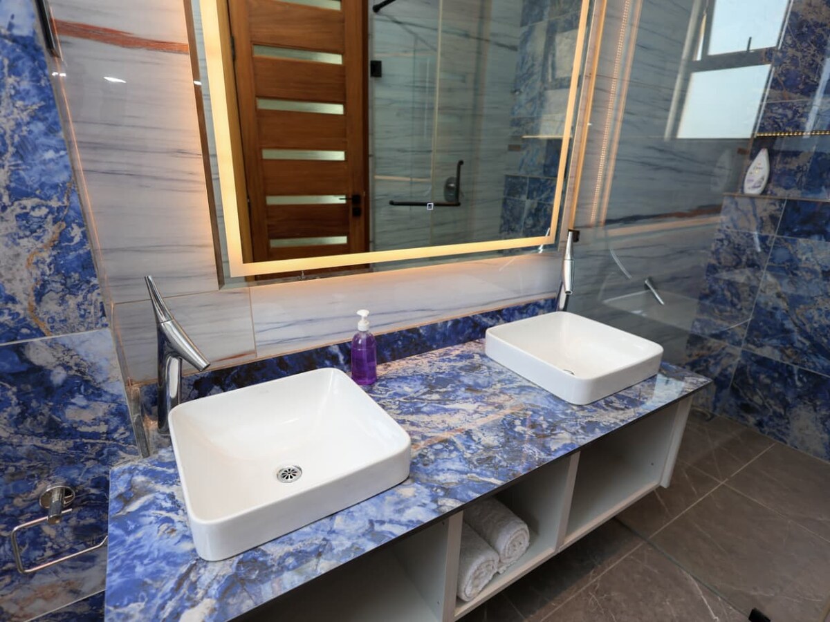 Nauras Exclusive Beachfront, 4BR + DSQ — photo 18