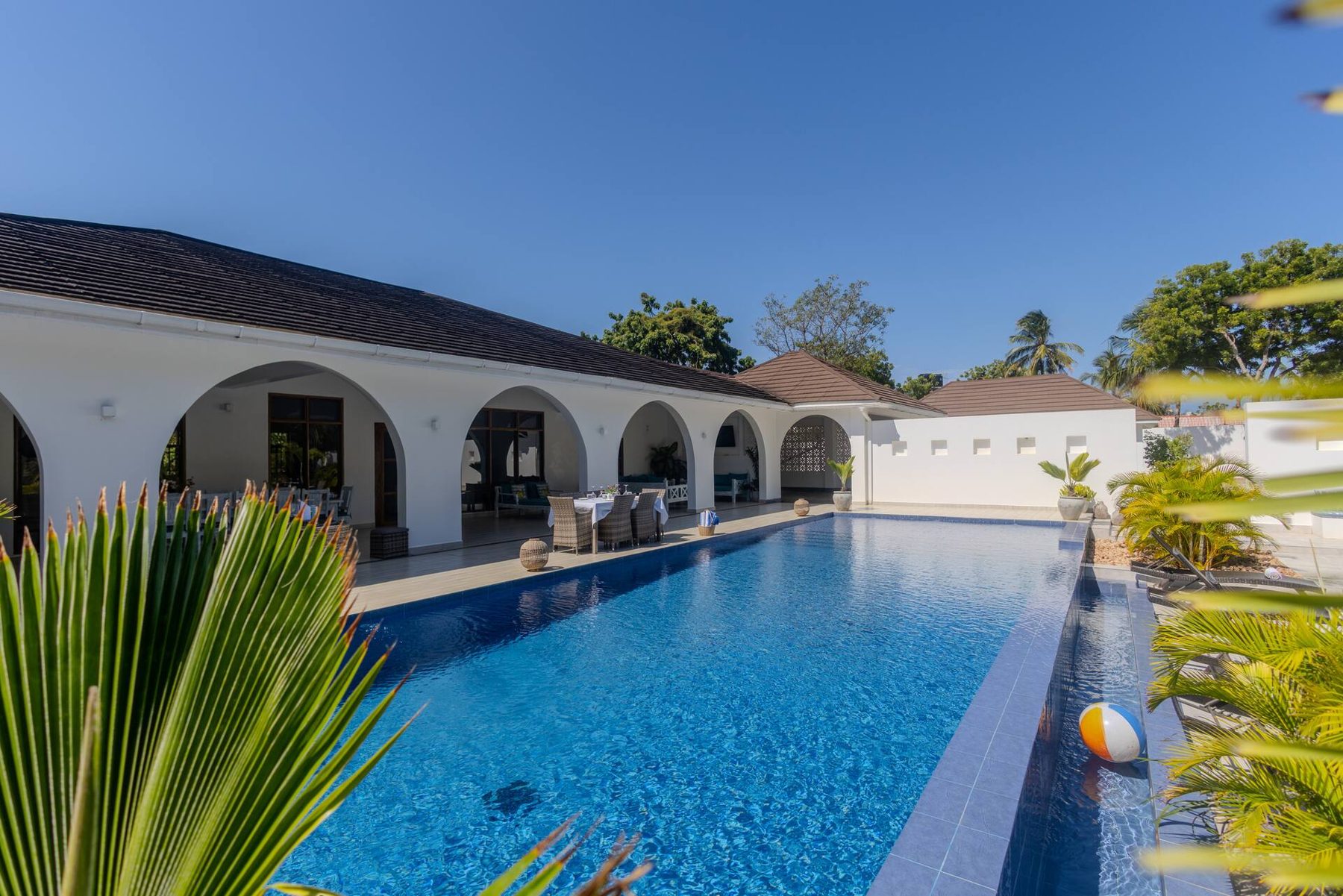 Sky Villa — Luxury Pool Retreat — photo 81