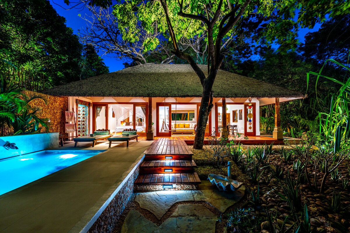 Pandanas Beach Villa — view 3