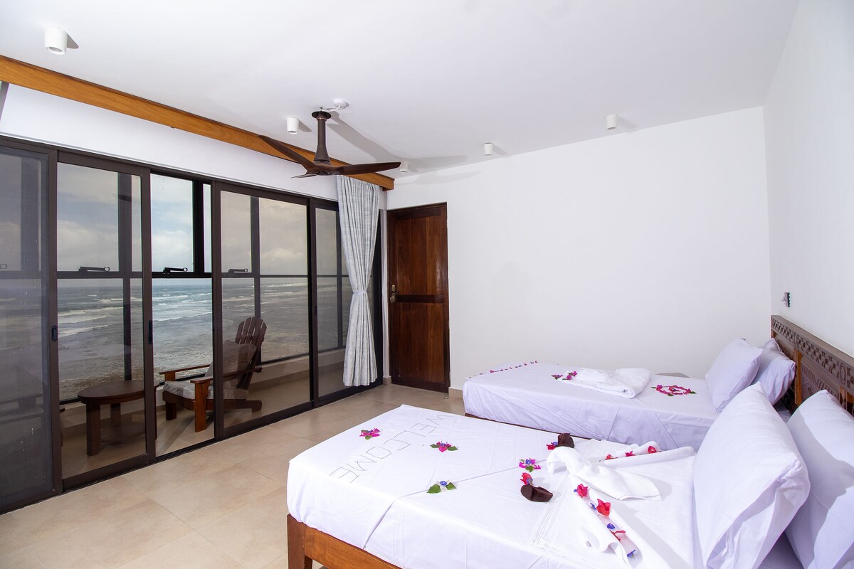 Blue Lagoon Beachfront Villas — photo 19