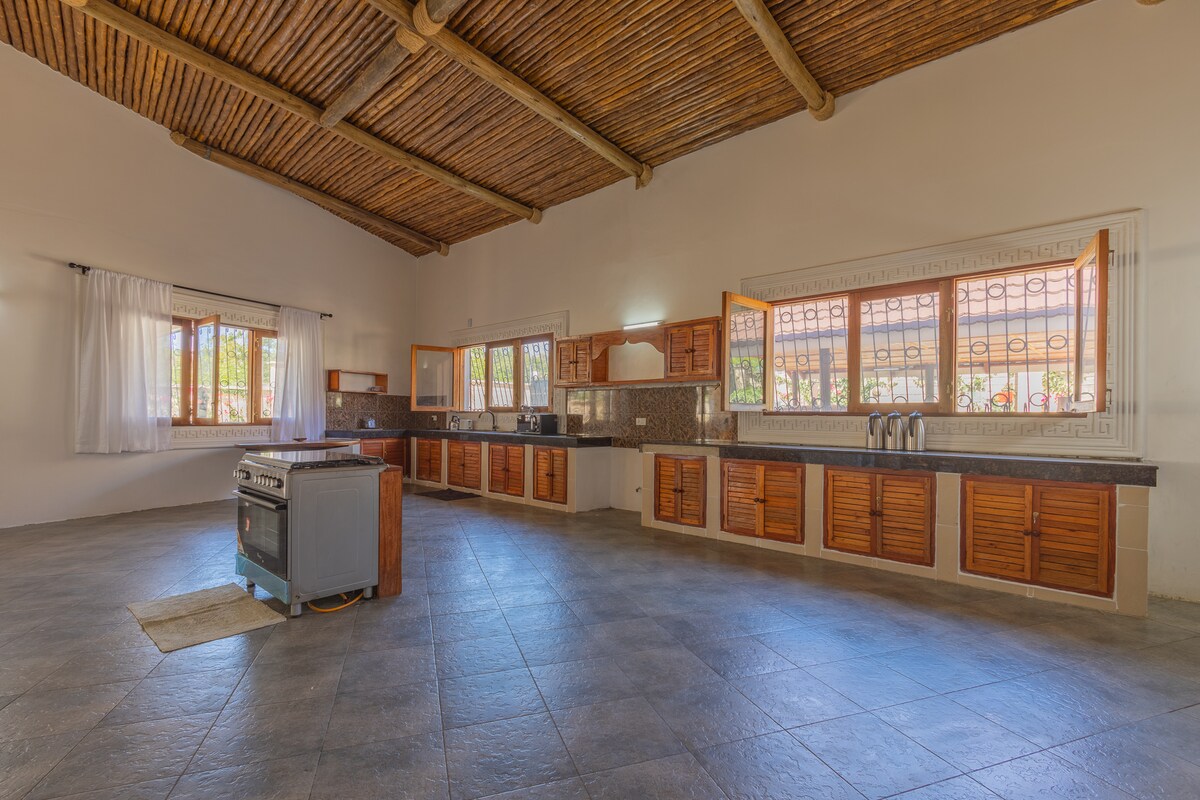 Diani Hilltop Villa, 5BR — photo 23