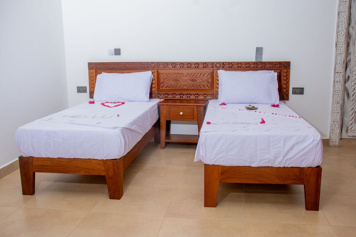 Blue Lagoon Beachfront Villas — photo 20