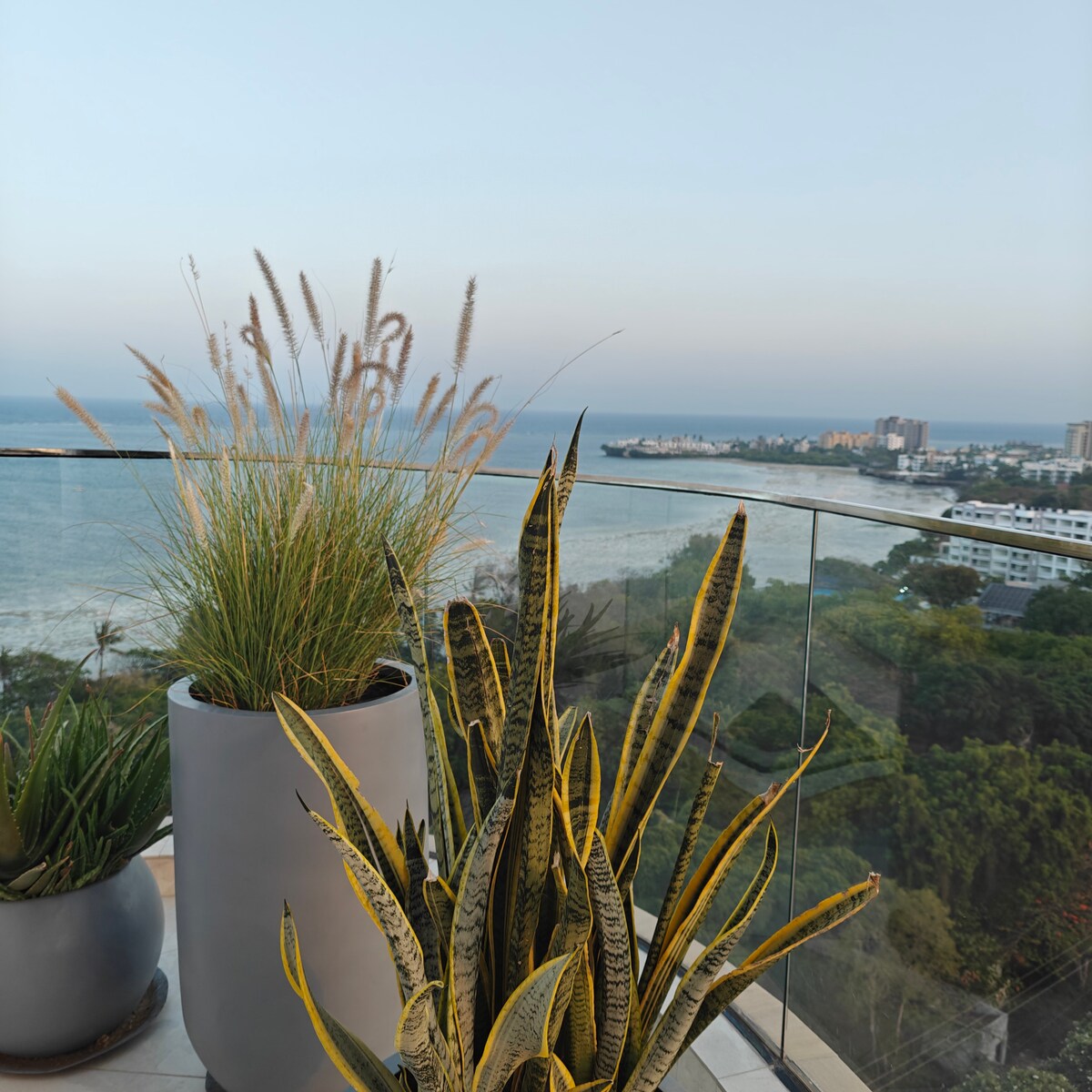 Swahili 1BR with Rooftop Pool — view 2