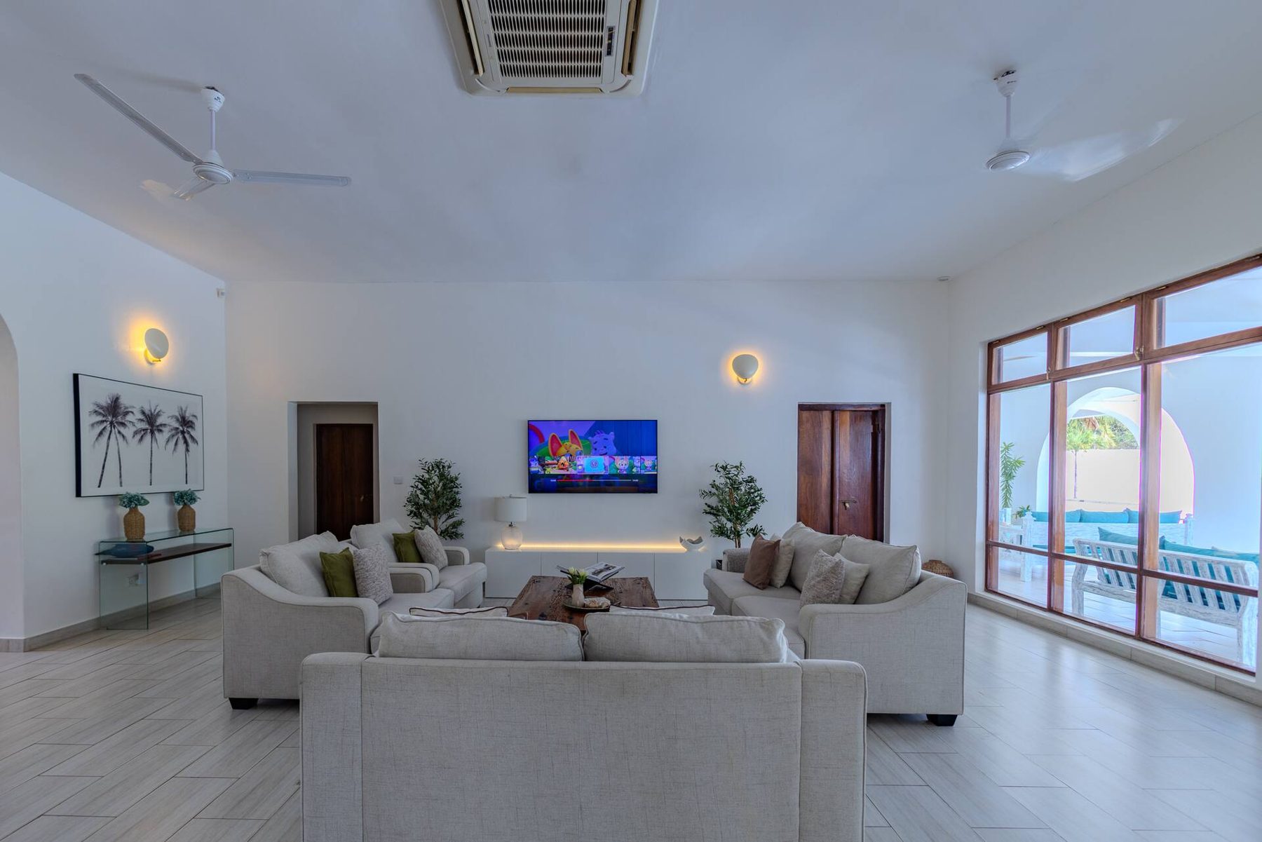 Sky Villa — Luxury Pool Retreat — photo 12