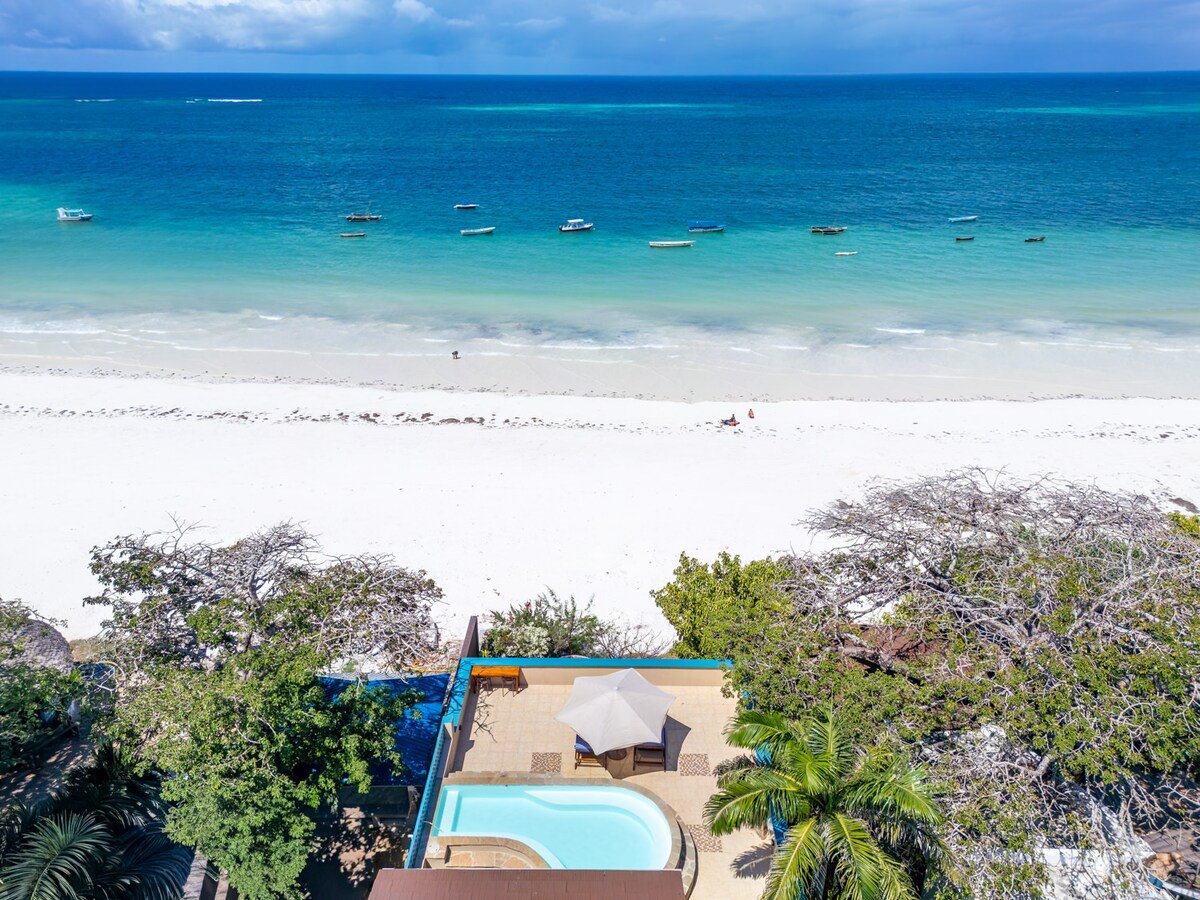 Tequila Sunrise Beach Cabana — photo 37