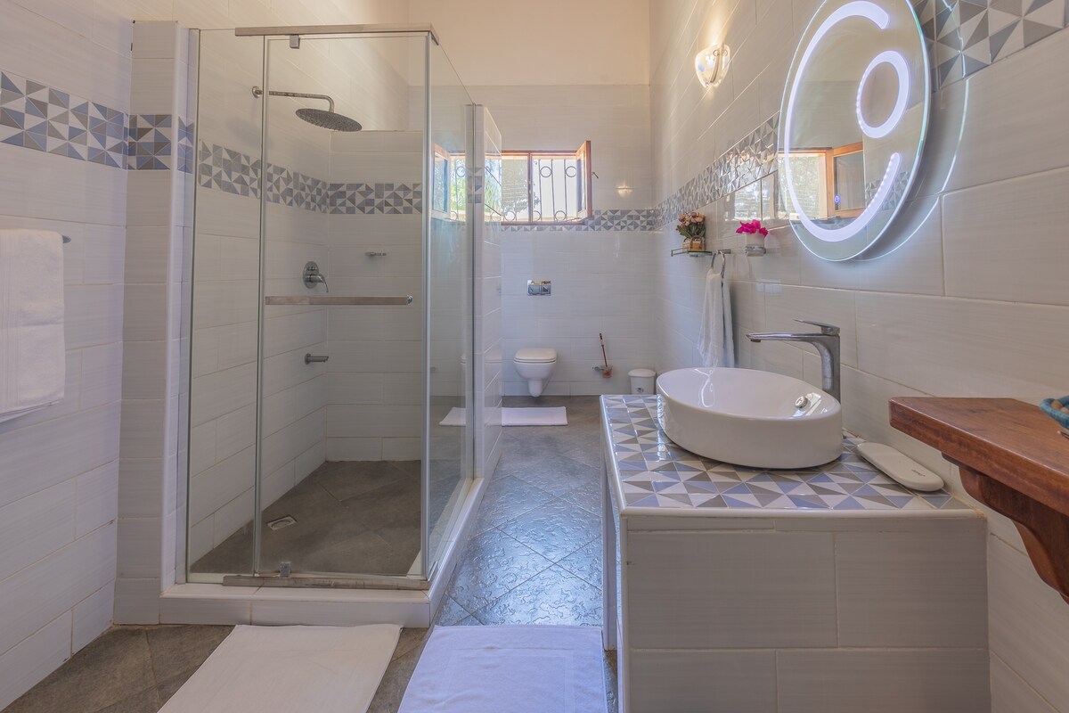 Diani Hilltop Villa, 5BR — photo 54