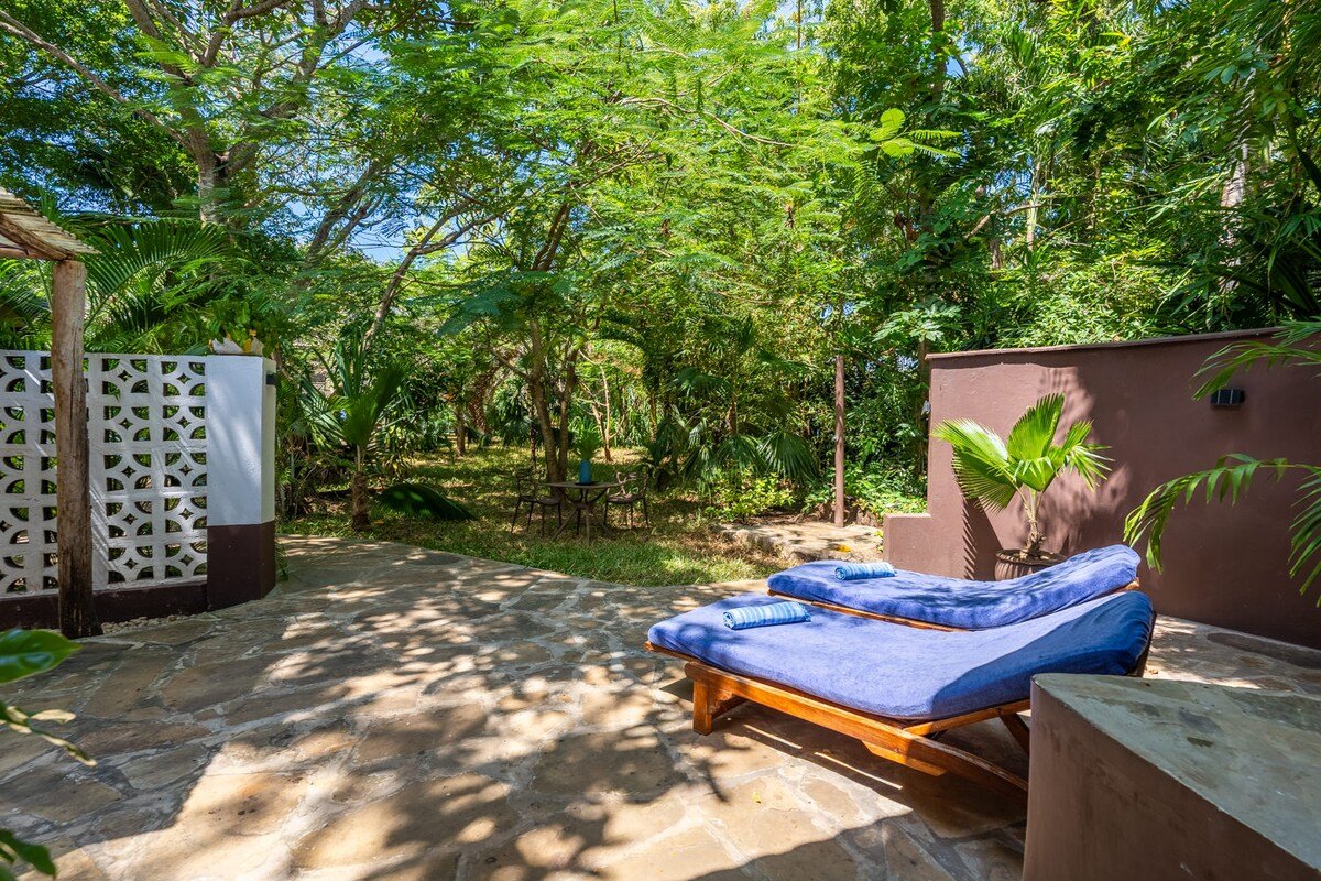 Tequila Sunrise Forest Cabana — photo 40