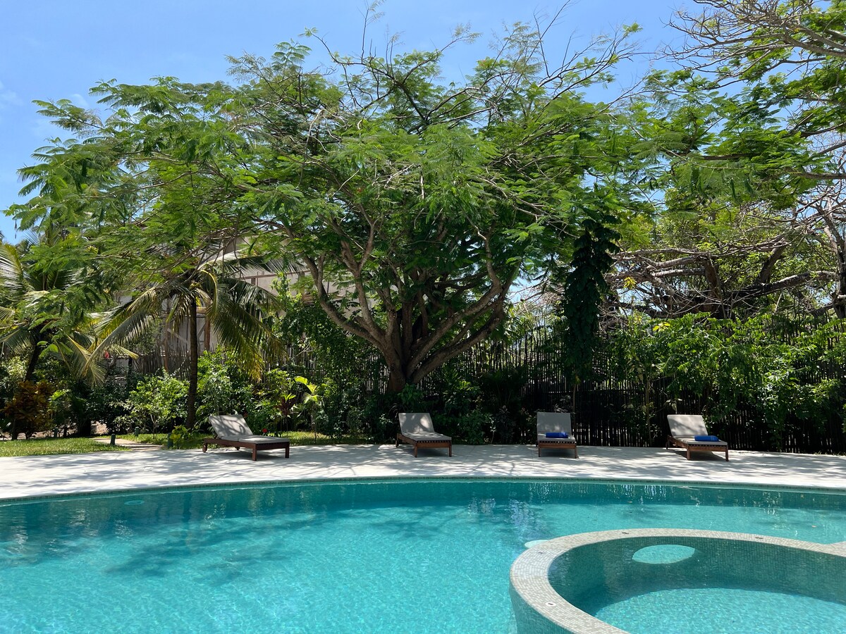 Dolphin House Galu Beach, 5BR — view 3