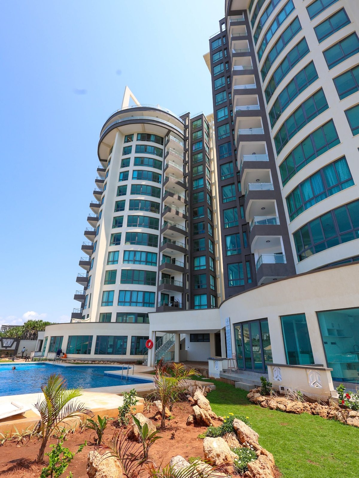 Luxury 3BR Beachfront Escape — photo 42