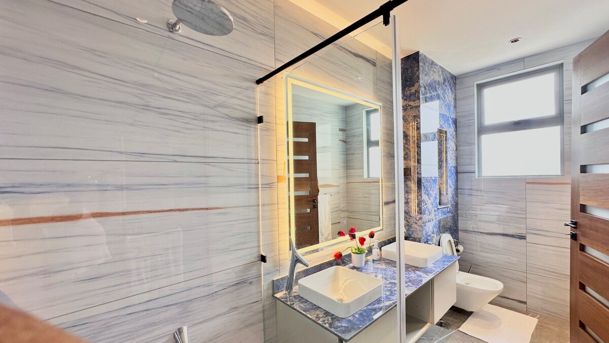 Nauras Apartment, Modern Coastal Stay 2BR — photo 13