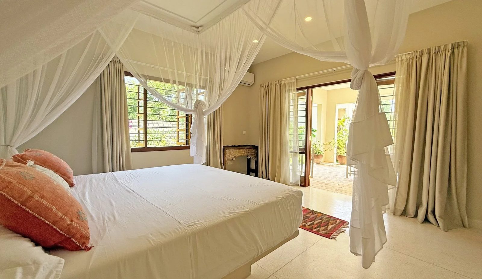Upepo House, 4BR Mida Forest — photo 22