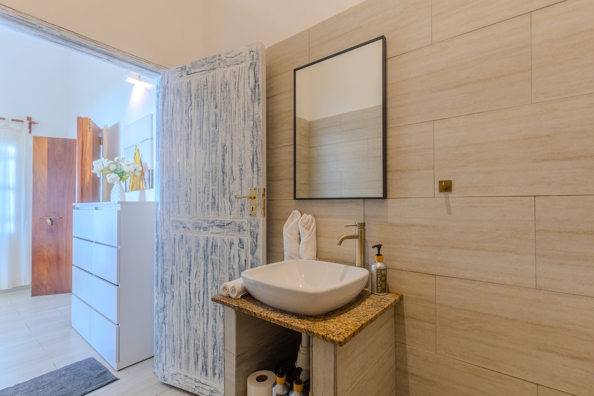 Sky Villa Luxury Pool Retreat, 8BR — photo 72
