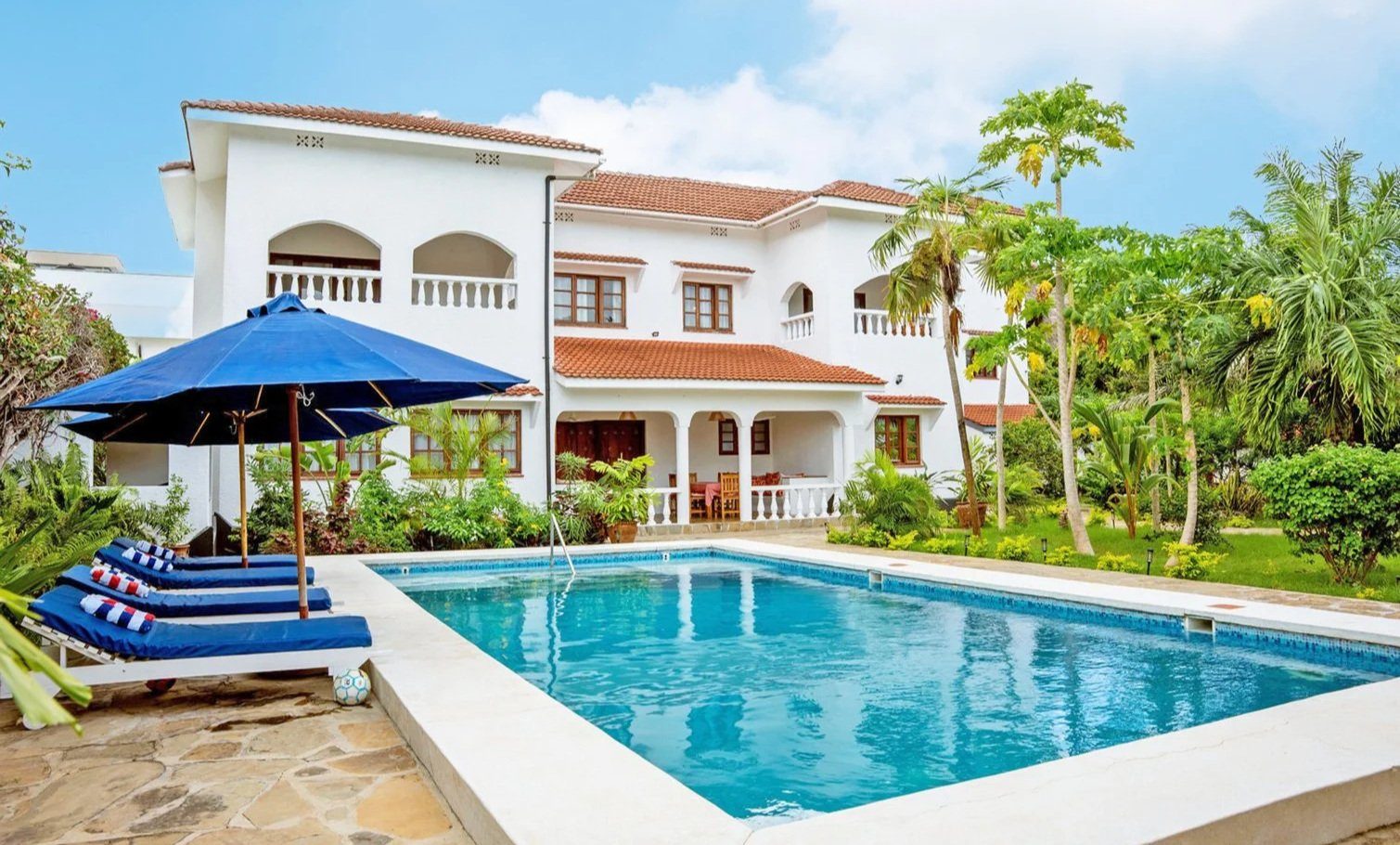 Denise House, 4BR with Cottage — view 1