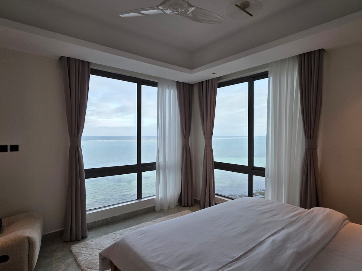 Nauras Exclusive Beachfront, 4BR + DSQ — photo 8