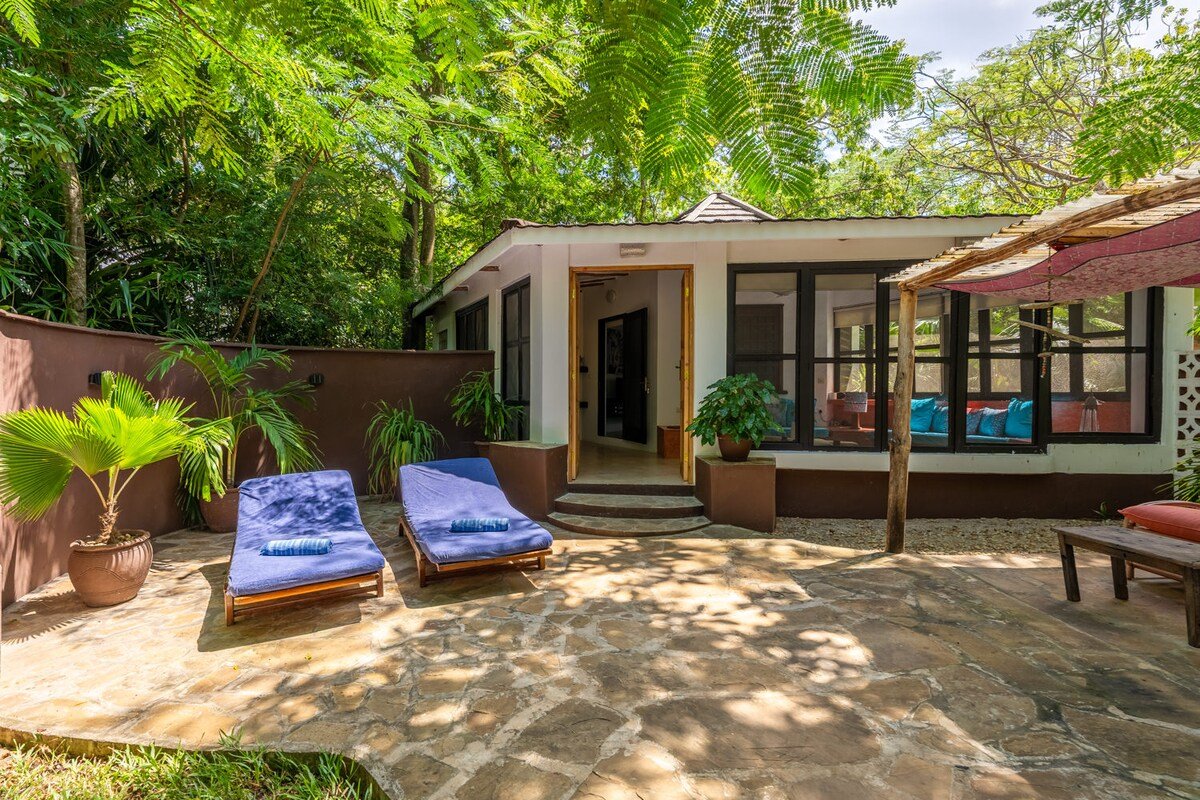 Tequila Sunrise Forest Cabana — photo 37