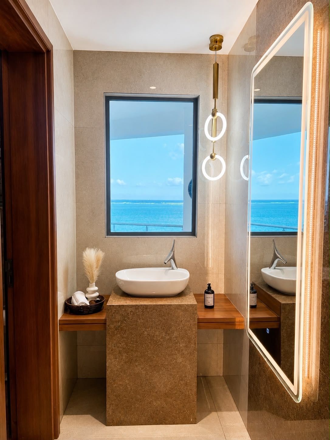 Luxury 3BR Beachfront Escape — photo 6